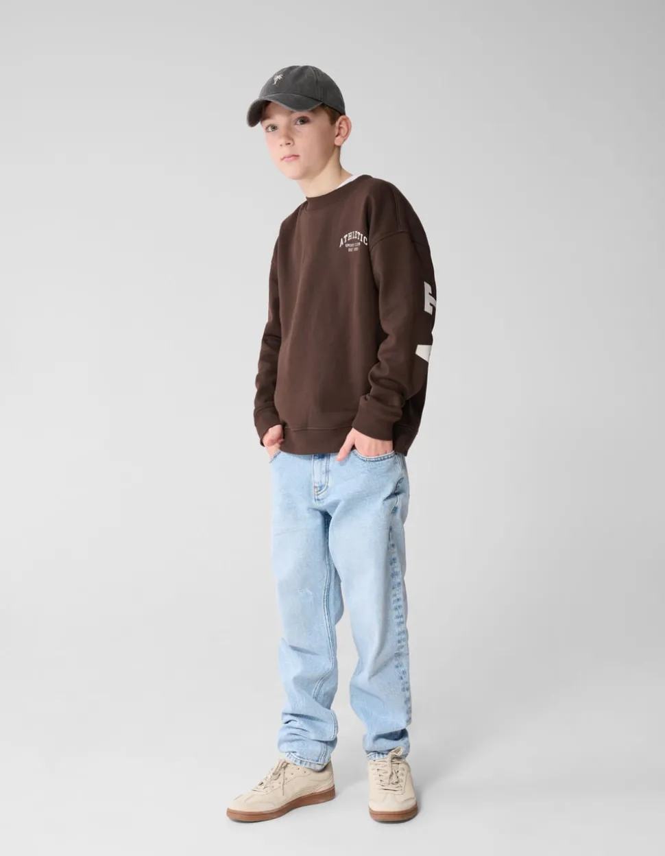 Athletic Artwork Sweater Donkerbruin