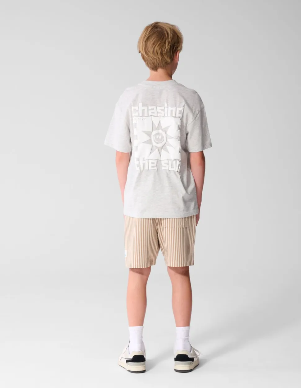 Chasing Artwork T-shirt Lichtgrijs