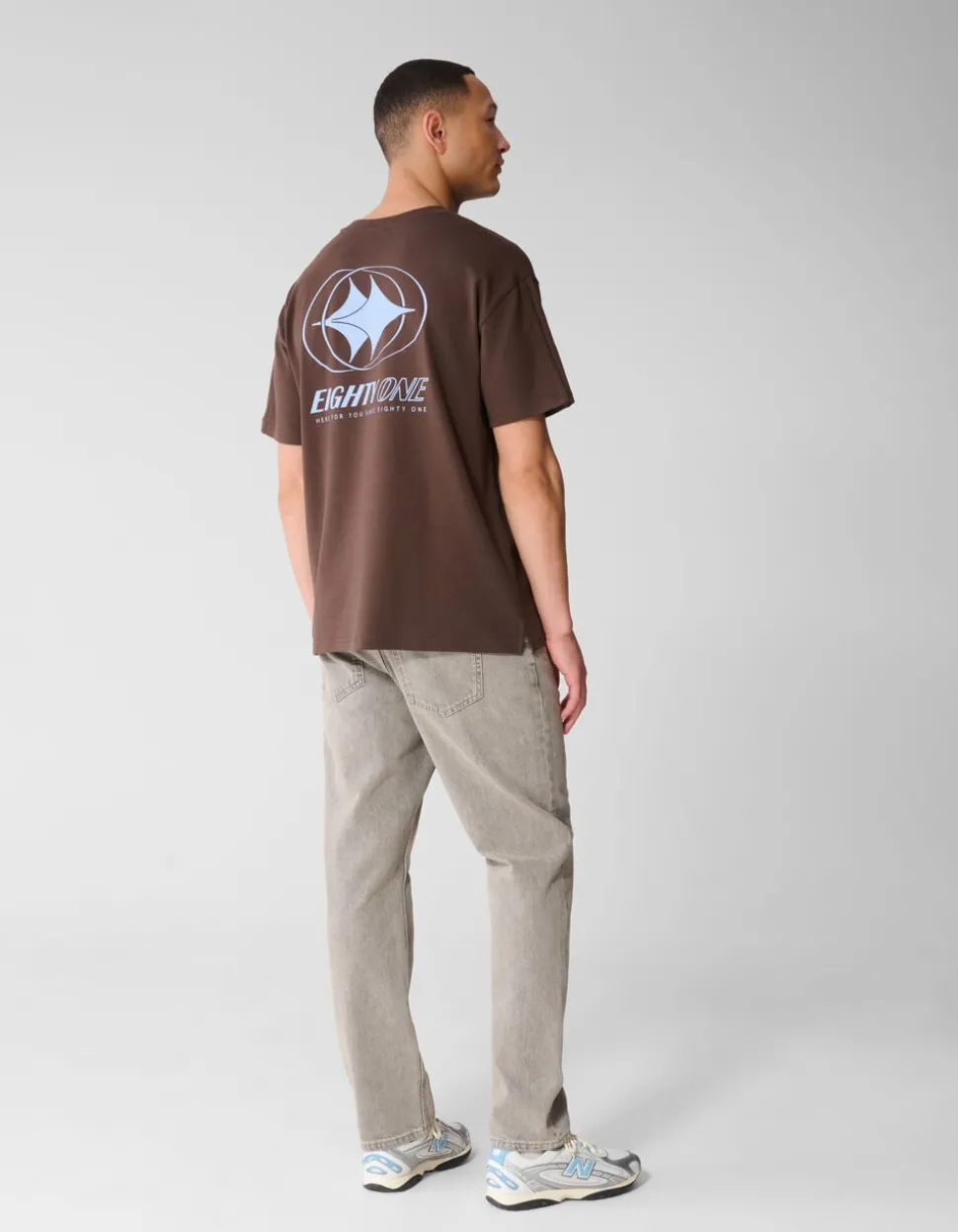 Eighty One Artwork T-shirt Donkerbruin