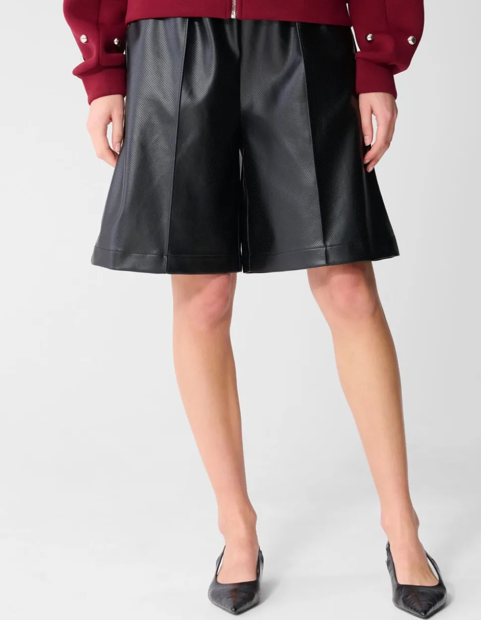 Relaxed Fit Vegan Leren Short Zwart