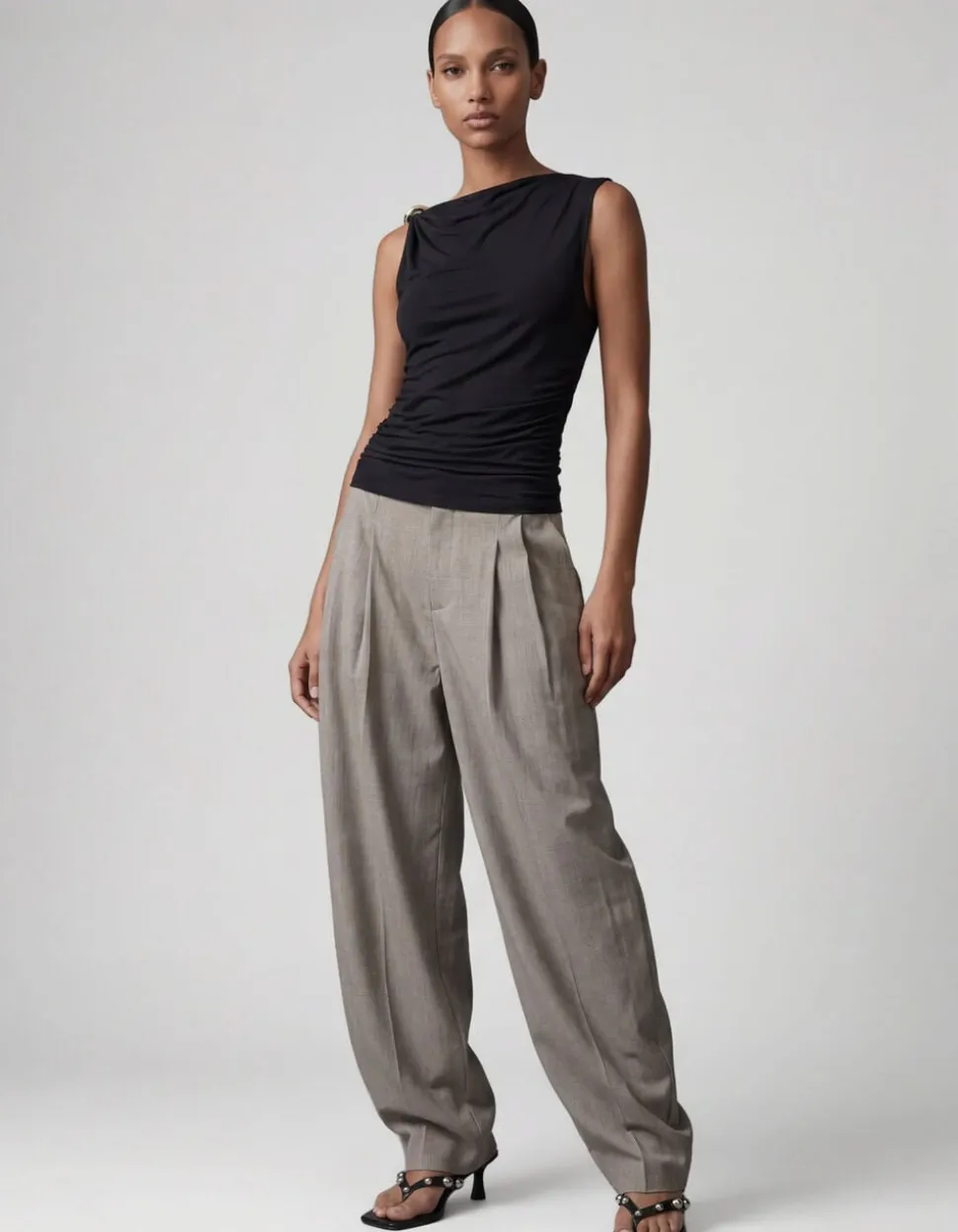 Sleeveless Hardware Top Zwart