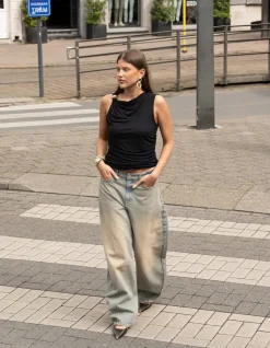 Sleeveless Hardware Top Zwart