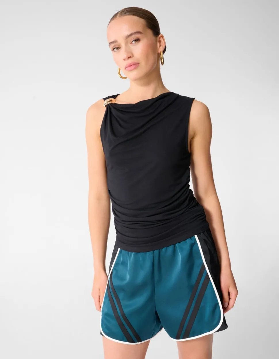 Sleeveless Hardware Top Zwart