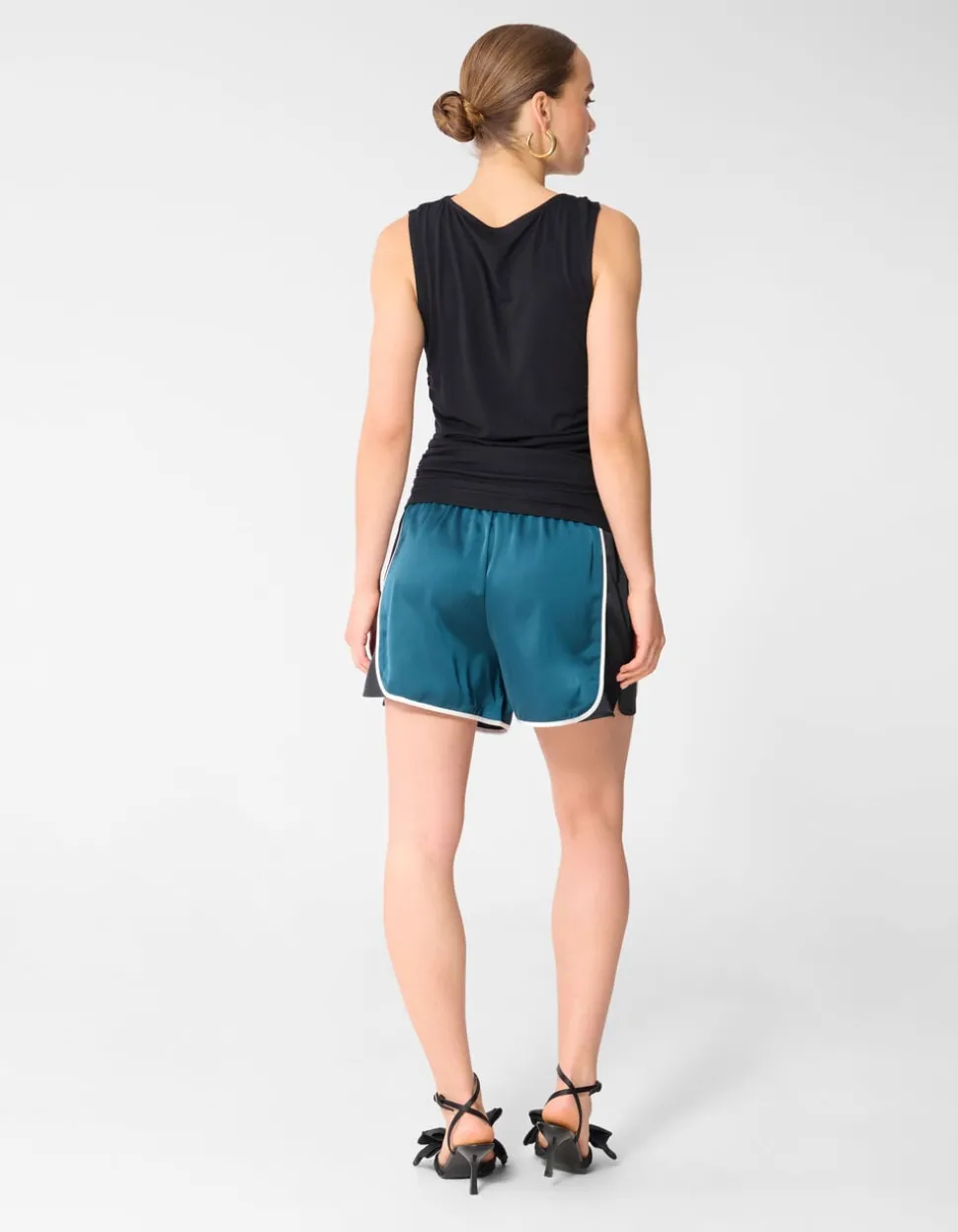 Sleeveless Hardware Top Zwart