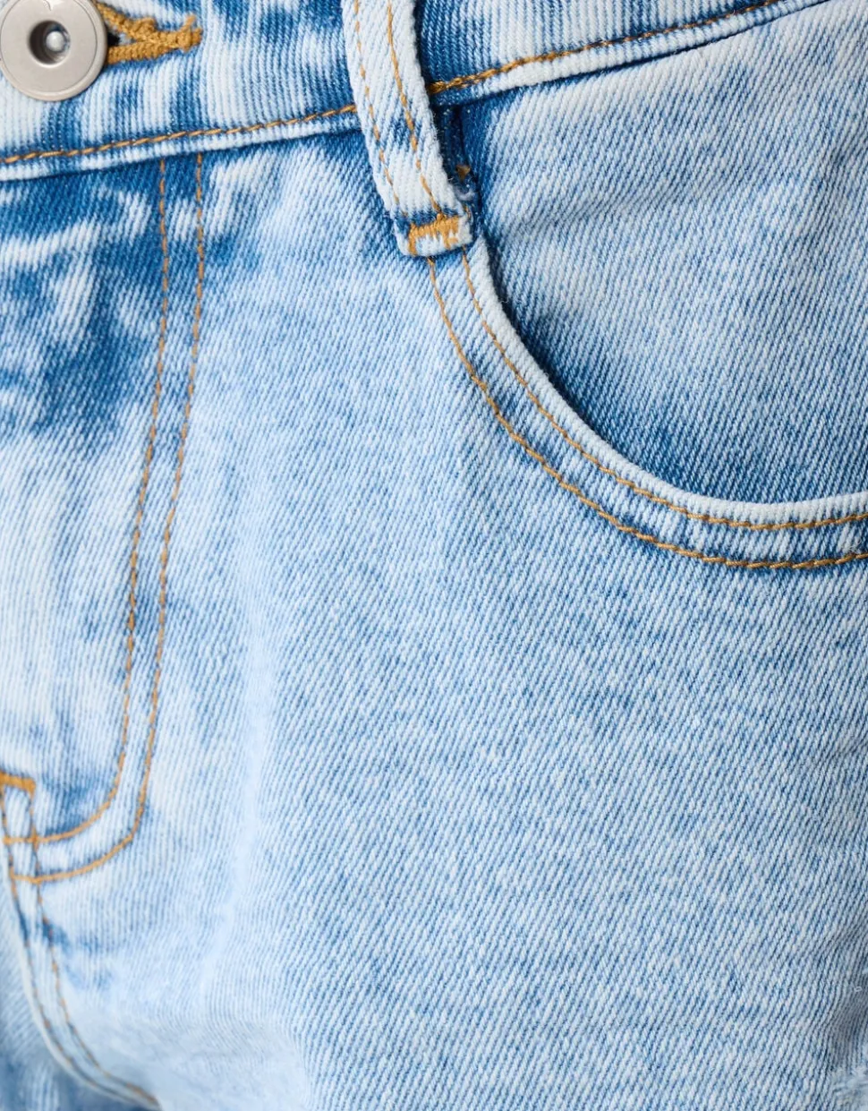 Tapered Fit Jeans Bleached