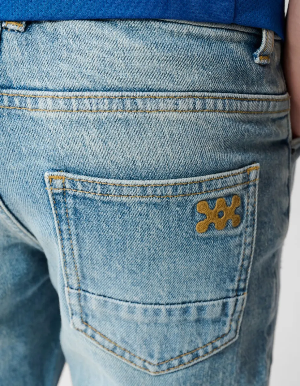 Tapered Fit Jeans Bleached