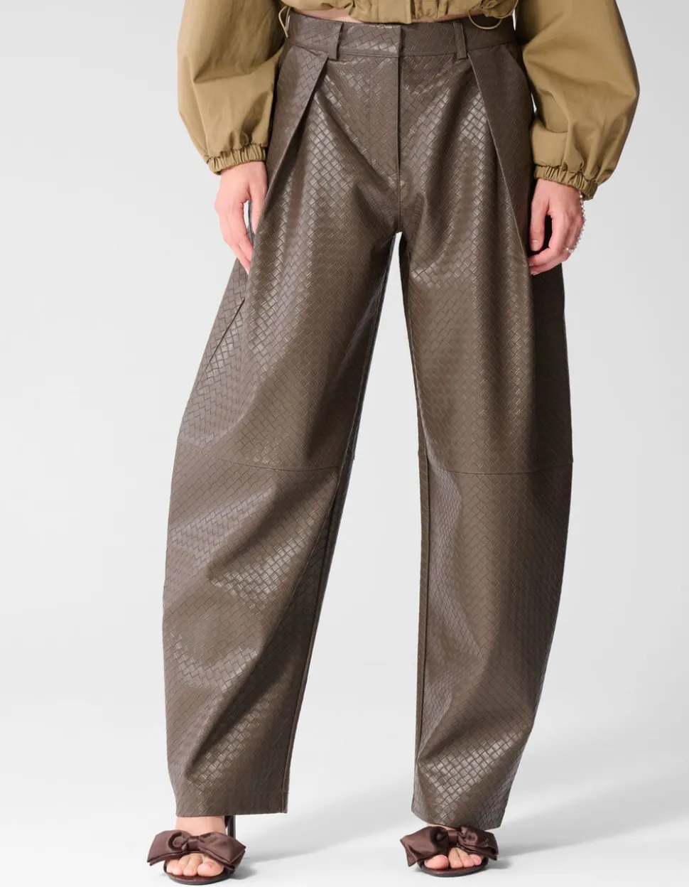 Vegan Leren Braided Barrel Fit Broek Donkerbruin